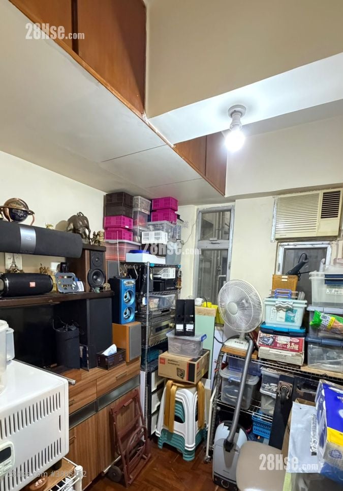 Sze Yap Building Sell 3 Bedrooms , 1 Bathroom 661 ft²