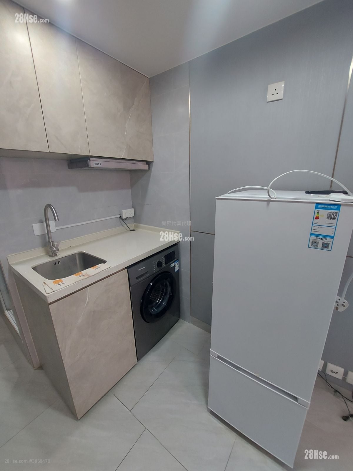 Southern Building Rental Studio , 1 Bathroom 140 ft²