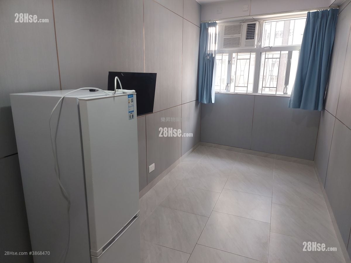 Southern Building Rental Studio , 1 Bathroom 140 ft²