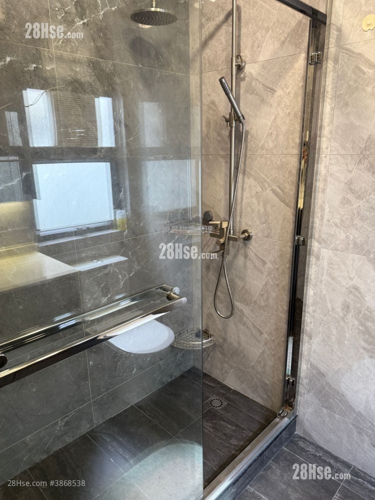 Kornhill Sell 3 Bedrooms , 2 Bathrooms 902 ft²