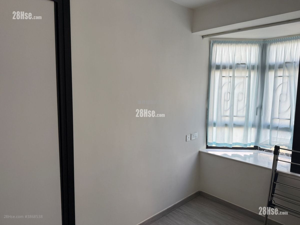 Kornhill Sell 3 Bedrooms , 2 Bathrooms 902 ft²
