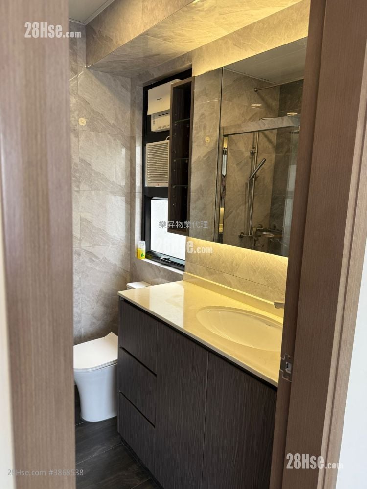 Kornhill Sell 3 Bedrooms , 2 Bathrooms 902 ft²