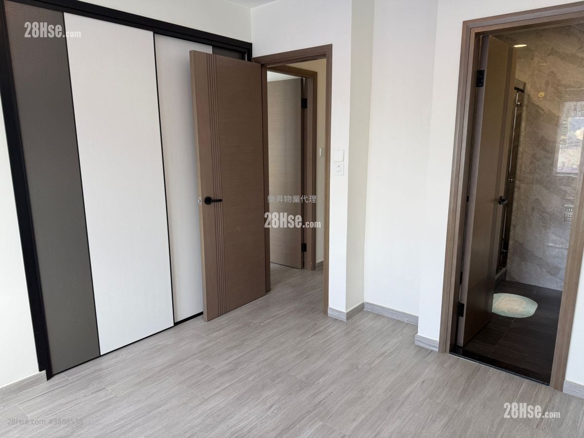 Kornhill Sell 3 Bedrooms , 2 Bathrooms 902 ft²