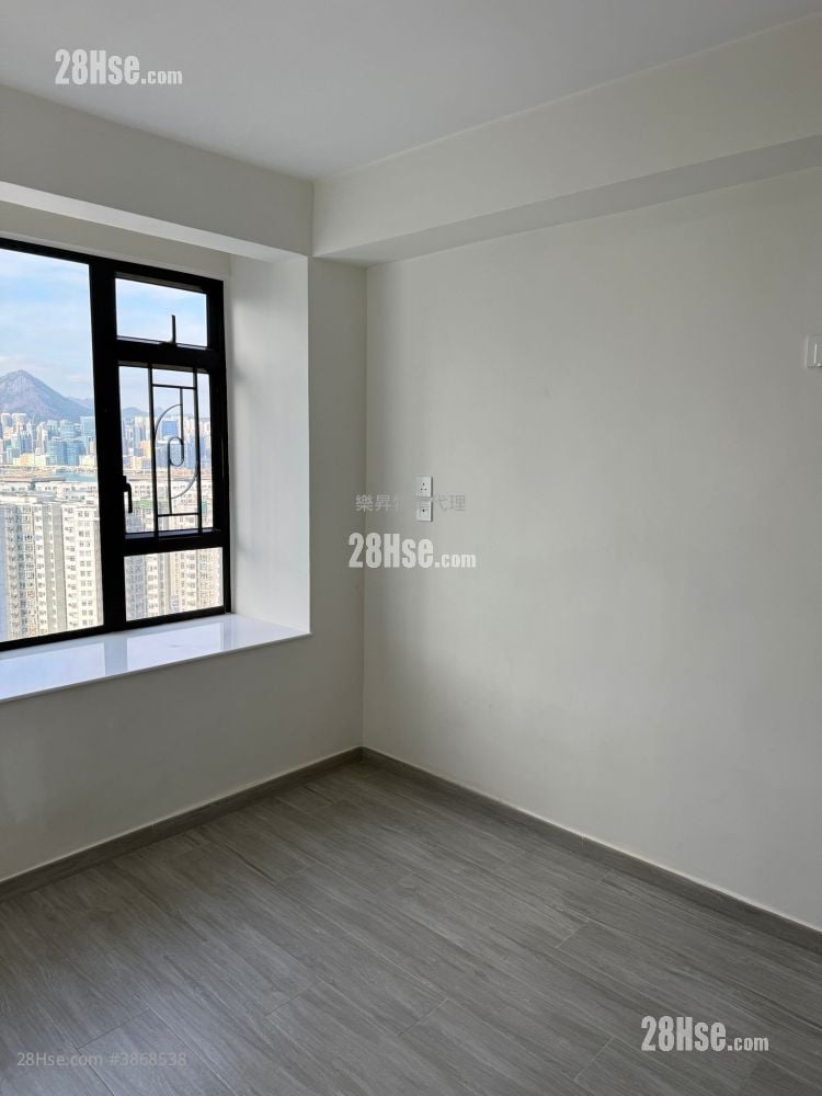 Kornhill Sell 3 Bedrooms , 2 Bathrooms 902 ft²