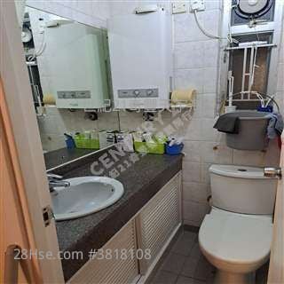 Kam Fung Court Sell 3 Bedrooms , 2 Bathrooms 596 ft²