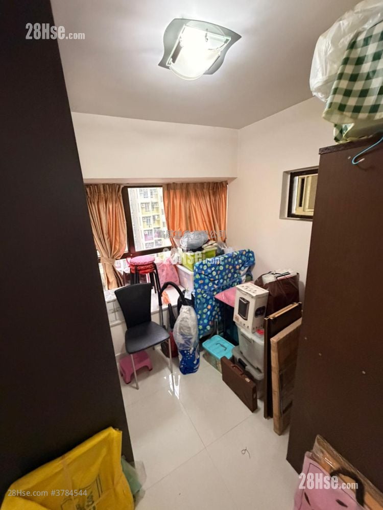 Lai Bo Garden Sell 2 Bedrooms , 1 Bathroom 404 ft²