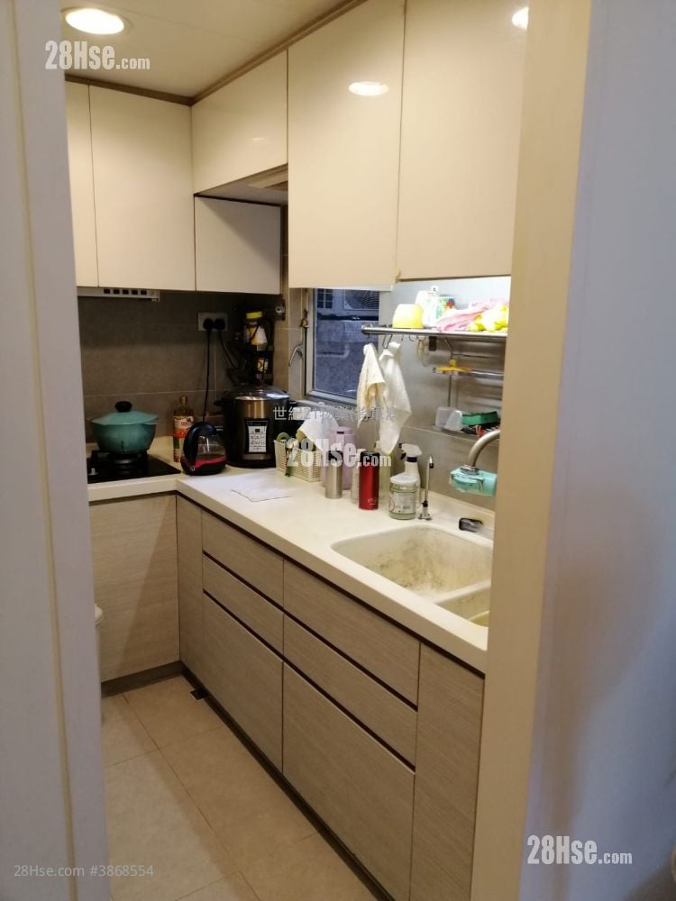 Bauhinia Garden Sell 3 Bedrooms , 2 Bathrooms 591 ft²