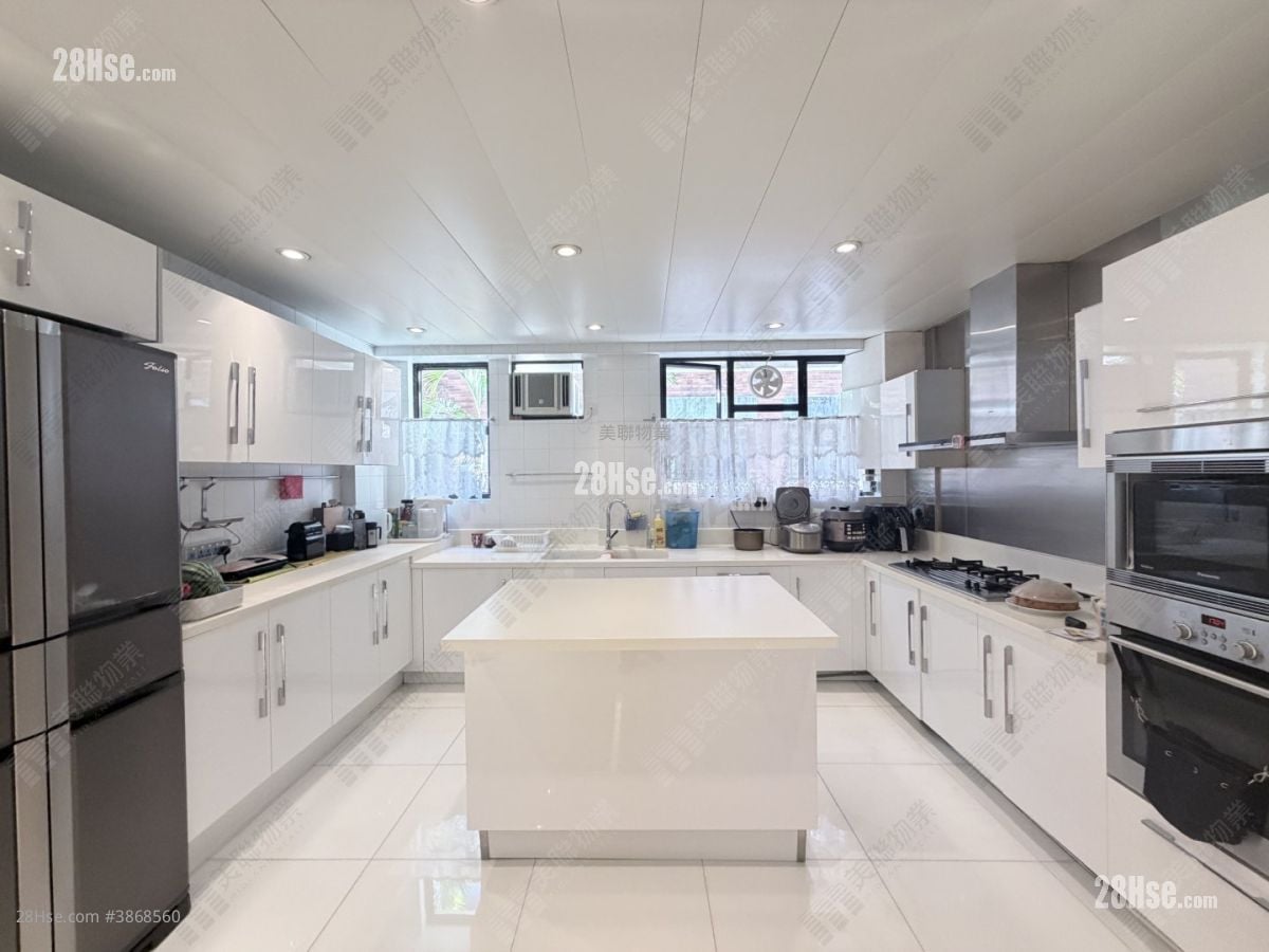 Sunderland Estate Sell 4 Bedrooms 2,138 ft²