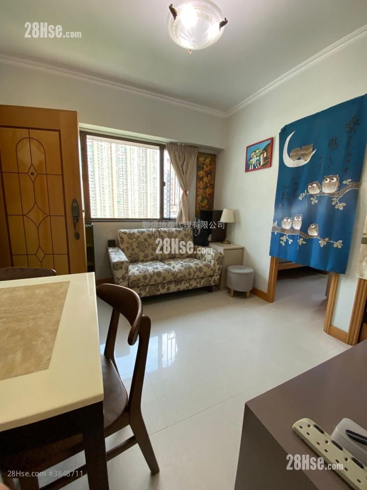 Cheong Wan Mansion Sell 2 Bedrooms , 1 Bathroom 346 ft²