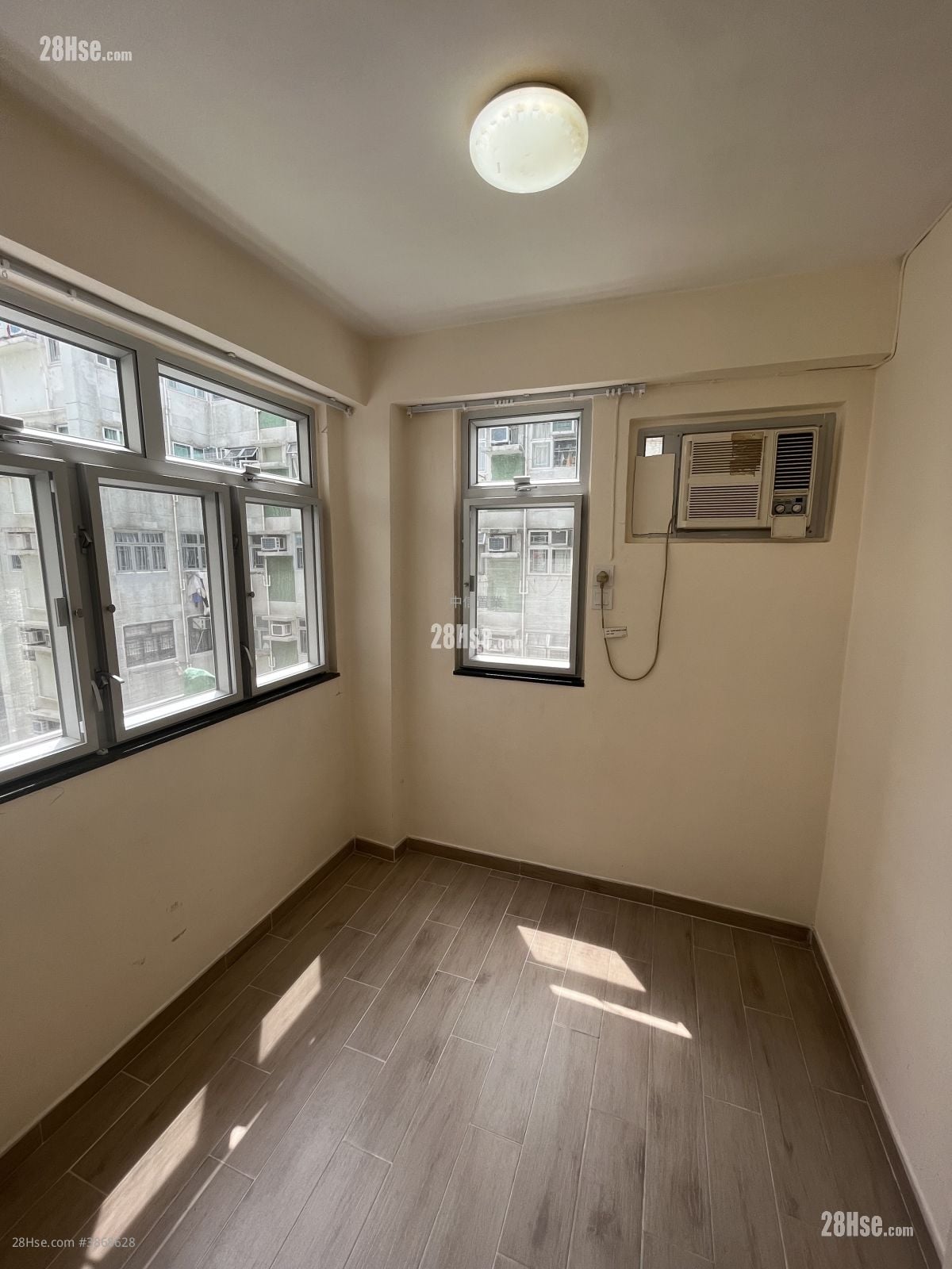 Wyler Gardens Rental 2 Bedrooms , 1 Bathroom 336 ft²