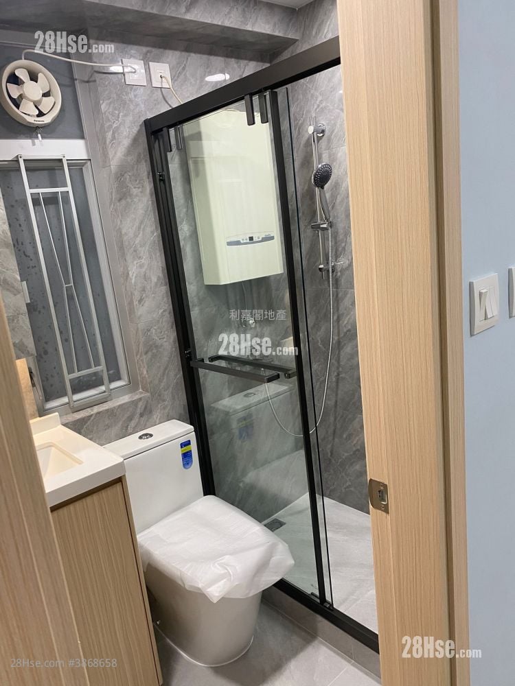 Tai Po Centre Sell 2 Bedrooms 407 ft²