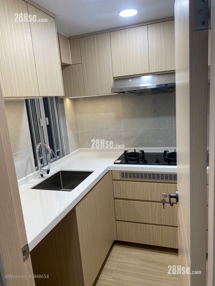 Tai Po Centre Sell 2 Bedrooms 407 ft²