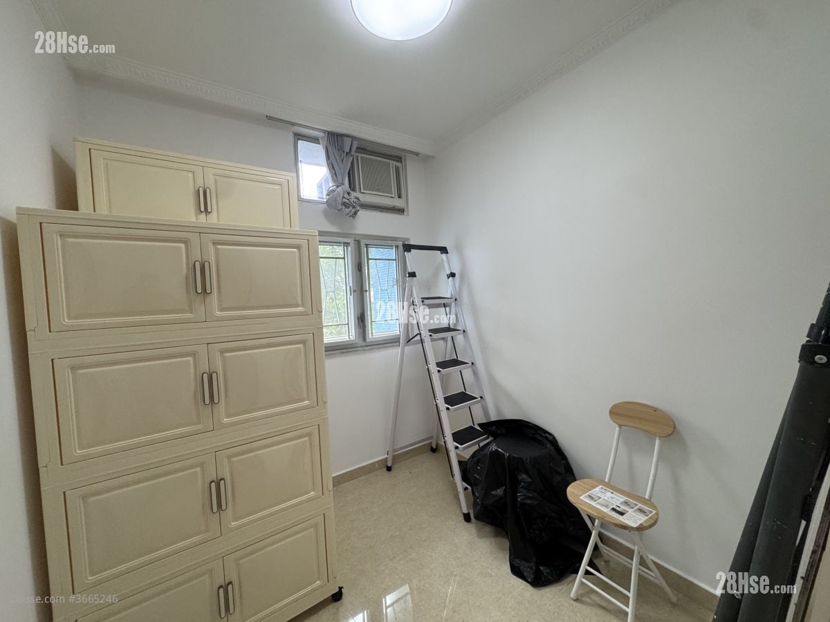 Ka Lung Court Rental 3 Bedrooms , 1 Bathroom 554 ft²