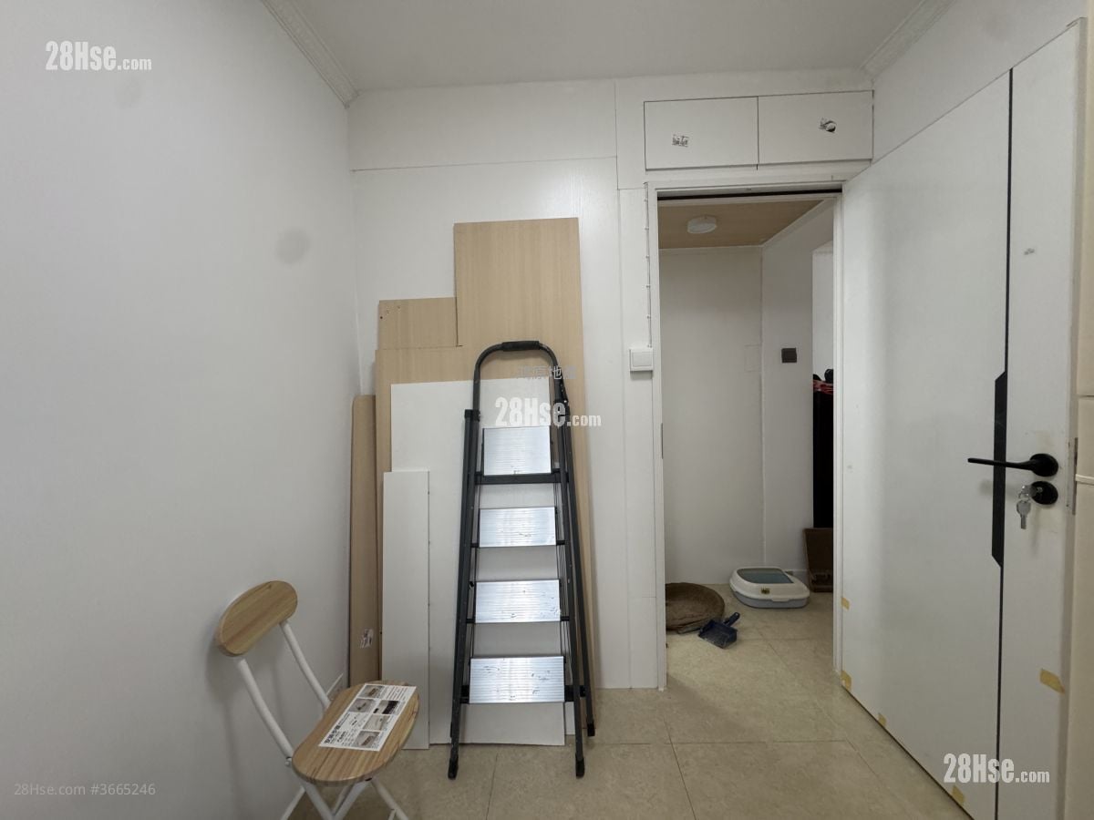 Ka Lung Court Rental 3 Bedrooms , 1 Bathroom 554 ft²