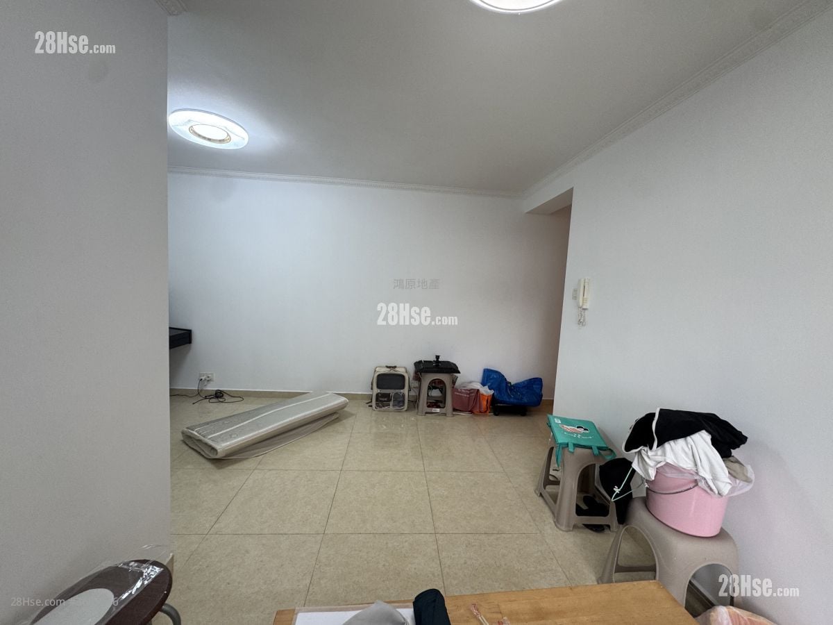 Ka Lung Court Rental 3 Bedrooms , 1 Bathroom 554 ft²