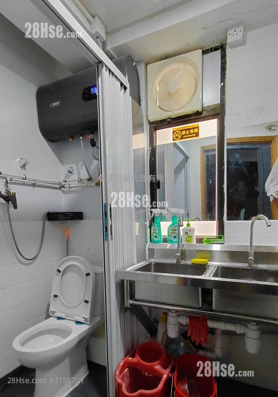 Fung Ning Building Rental 5+ Bedrooms , 2 Bathrooms 650 ft²