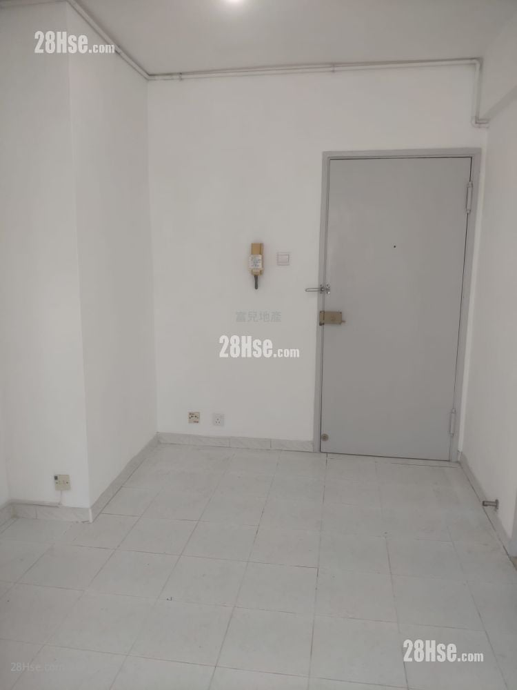 Ho Shun Tai Building Sell 2 Bedrooms 259 ft²