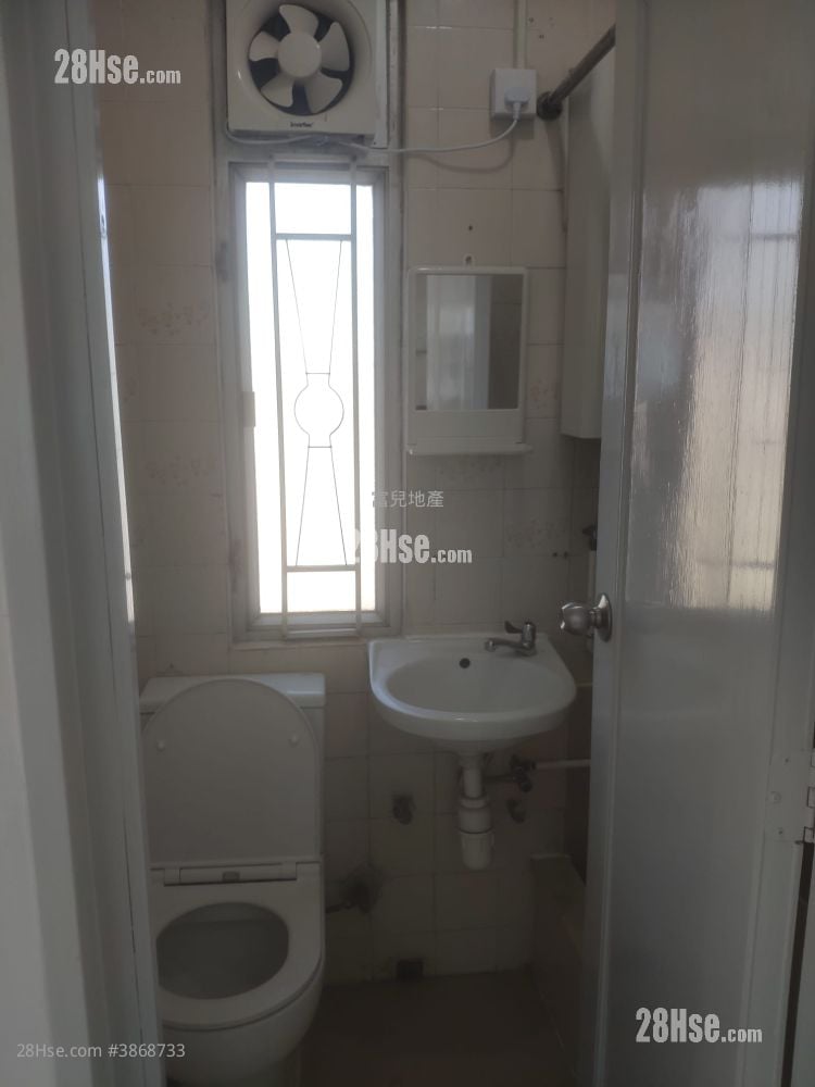 Ho Shun Tai Building Sell 2 Bedrooms 259 ft²