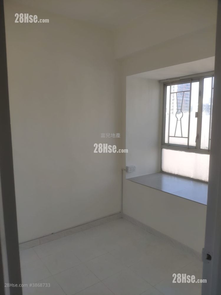 Ho Shun Tai Building Sell 2 Bedrooms 259 ft²