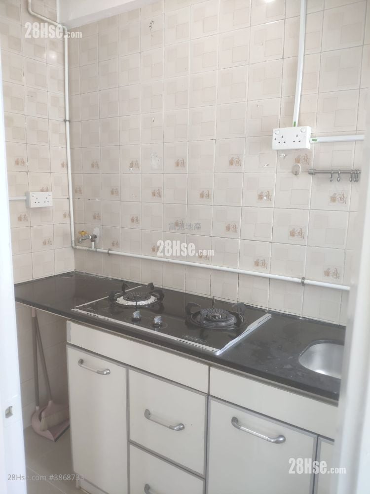 Ho Shun Tai Building Sell 2 Bedrooms 259 ft²