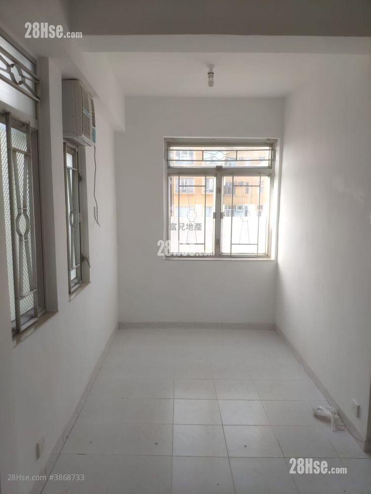 Ho Shun Tai Building Sell 2 Bedrooms 259 ft²