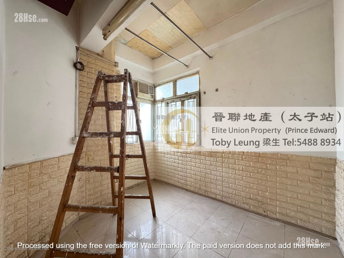 Foon Shing Building Sell 5+ Bedrooms , 2 Toilets 1,009 ft²