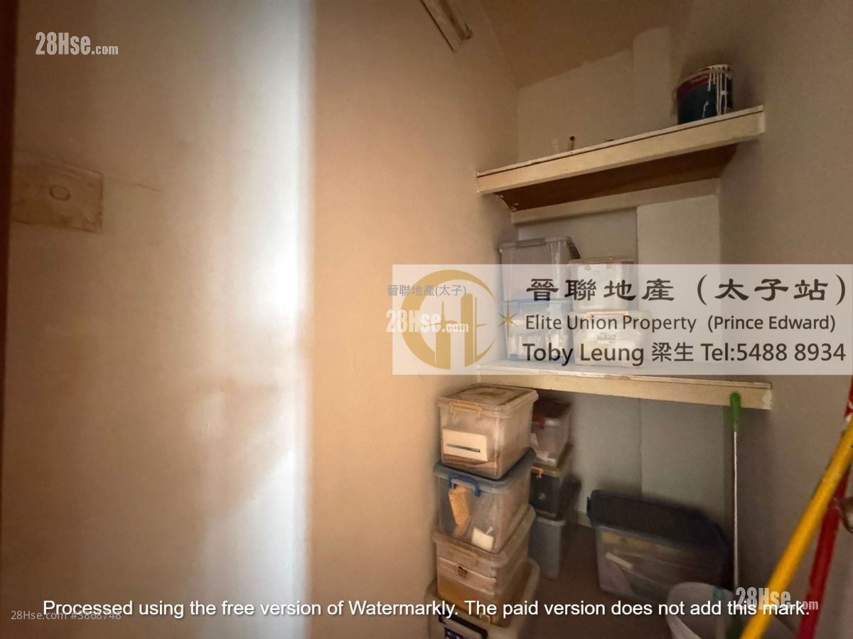 Foon Shing Building Sell 5+ Bedrooms , 2 Toilets 1,009 ft²