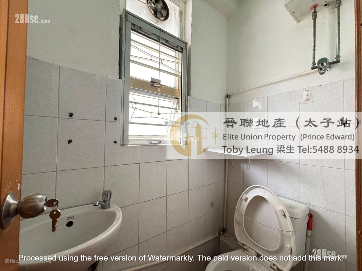 Foon Shing Building Sell 5+ Bedrooms , 2 Toilets 1,009 ft²