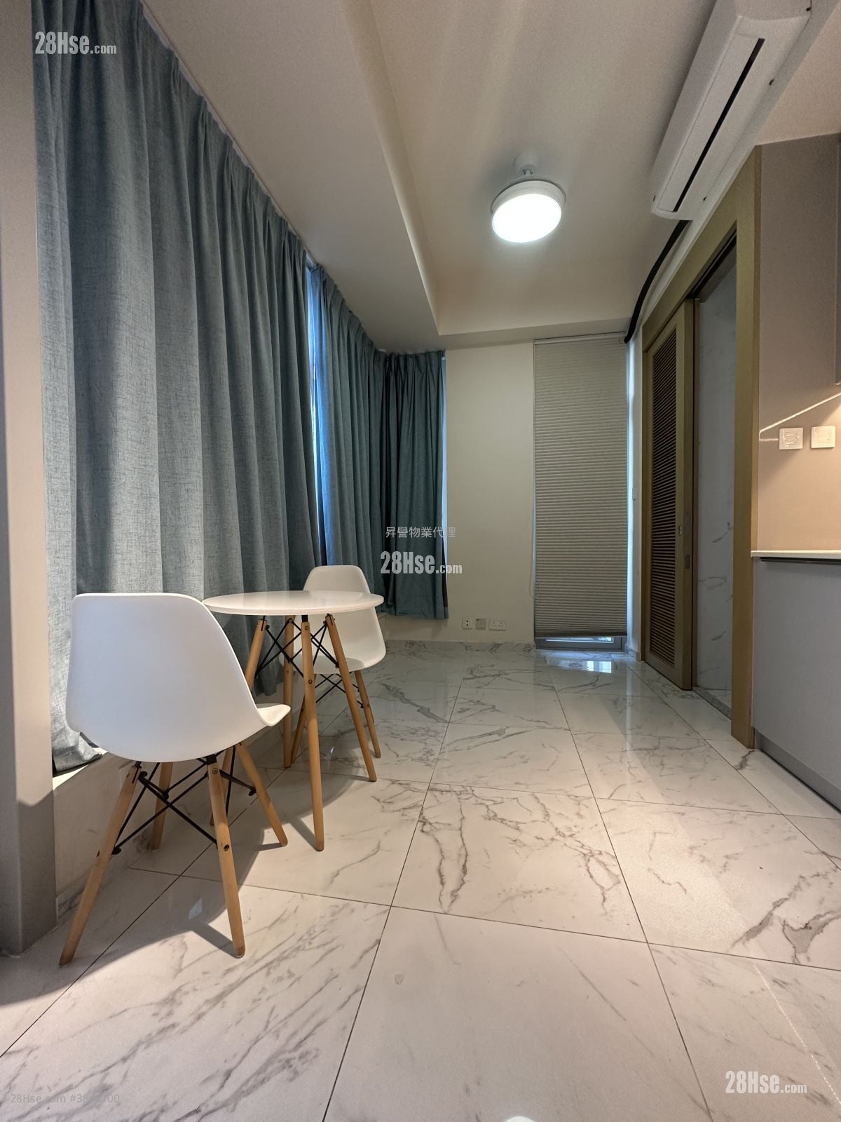 City Hub Rental Studio 276 ft²