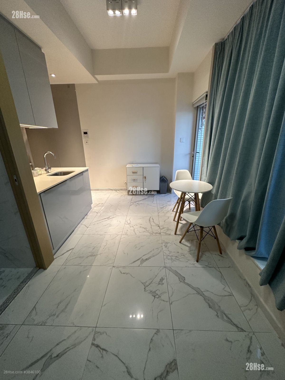 City Hub Rental Studio 276 ft²
