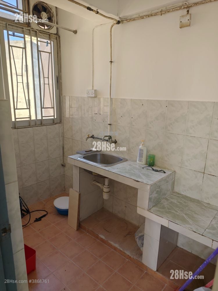 Tai Hang Building Sell 2 Bedrooms , 1 Bathroom 380 ft²
