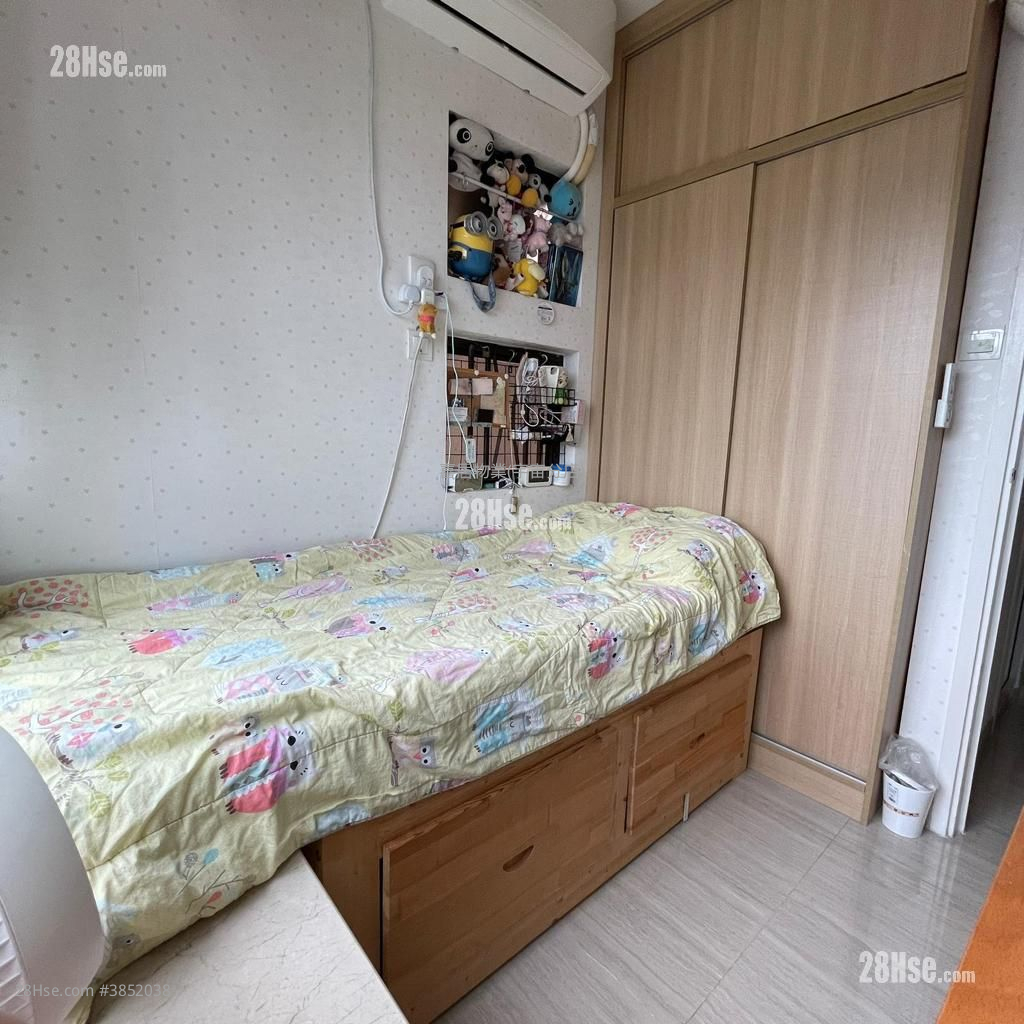 Lai Kwan Court Sell 2 Bedrooms , 1 Bathroom 321 ft²