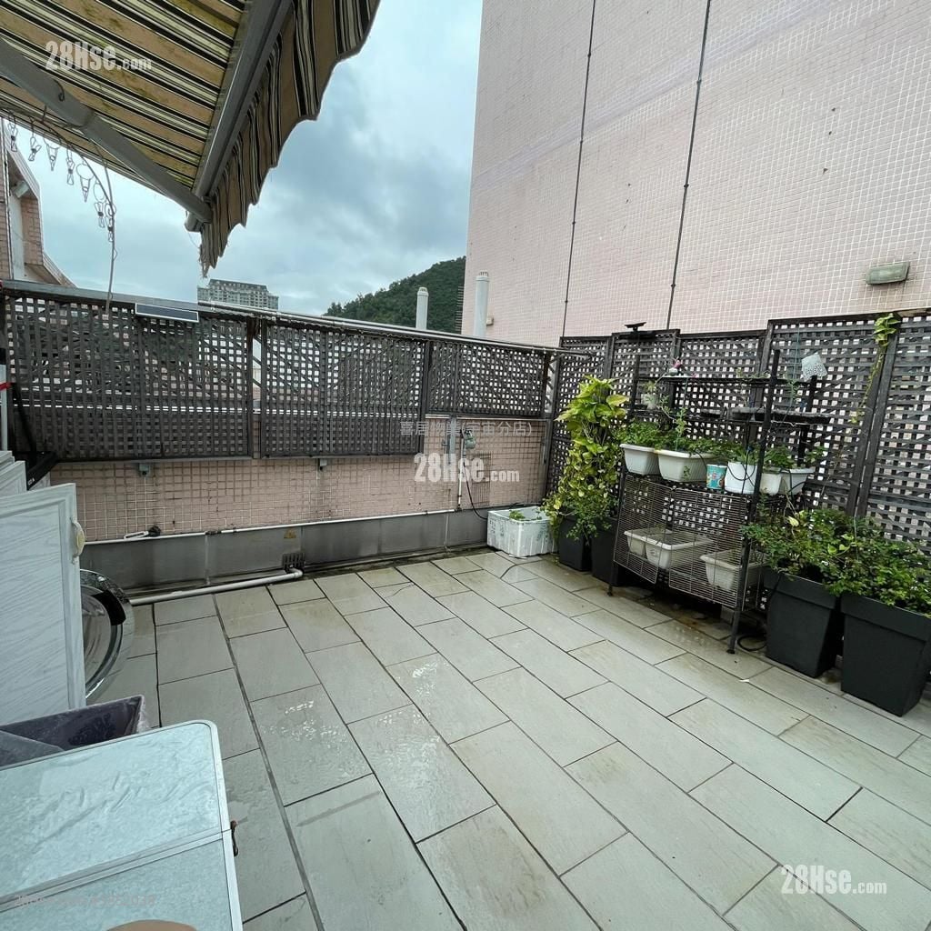 Lai Kwan Court Sell 2 Bedrooms , 1 Bathroom 321 ft²