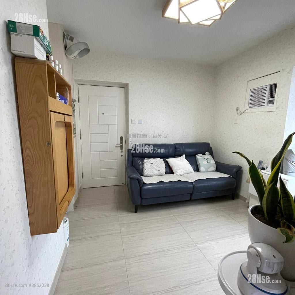 Lai Kwan Court Sell 2 Bedrooms , 1 Bathroom 321 ft²