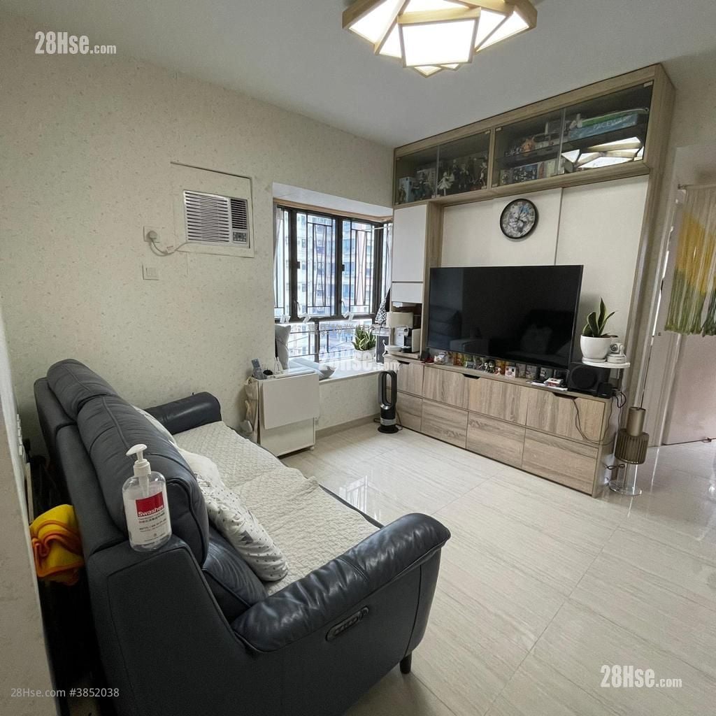 Lai Kwan Court Sell 2 Bedrooms , 1 Bathroom 321 ft²