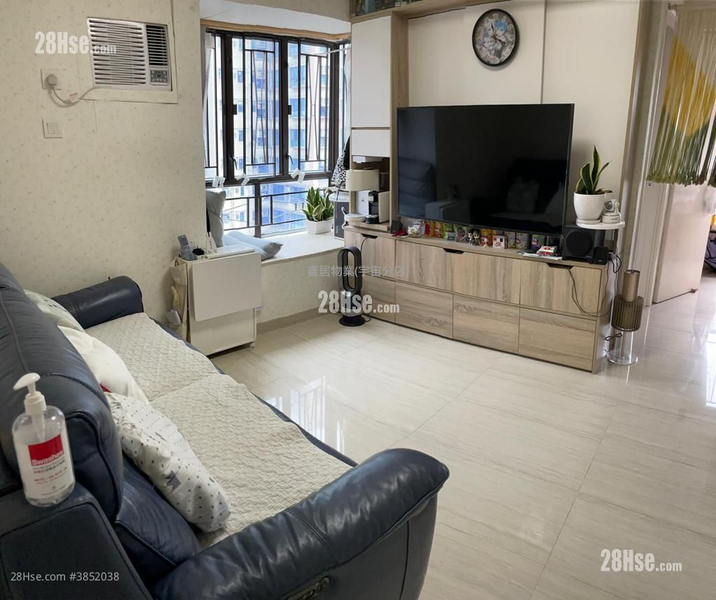Lai Kwan Court Sell 2 Bedrooms , 1 Bathroom 321 ft²