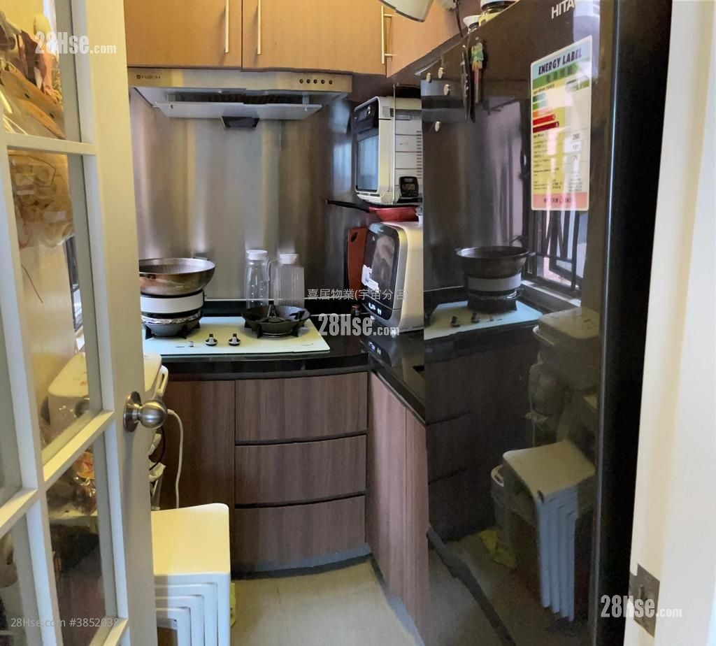 Lai Kwan Court Sell 2 Bedrooms , 1 Bathroom 321 ft²