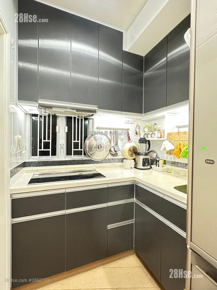Apartment Sell 3 Bedrooms , 1 Bathroom 746 ft²