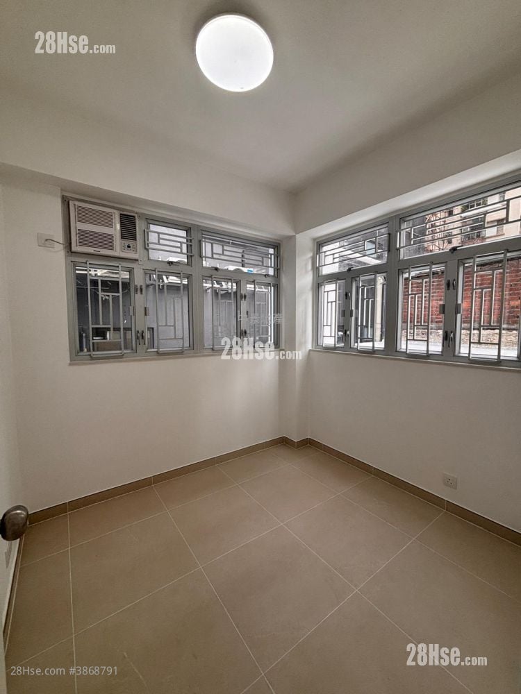 Fok On Court Rental 2 Bedrooms , 1 Bathroom 310 ft²