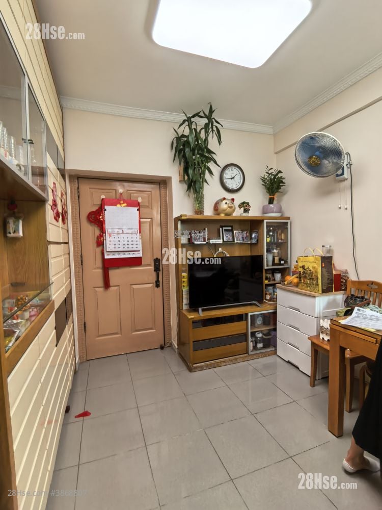 Tai Hang Building Sell 2 Bedrooms , 1 Bathroom