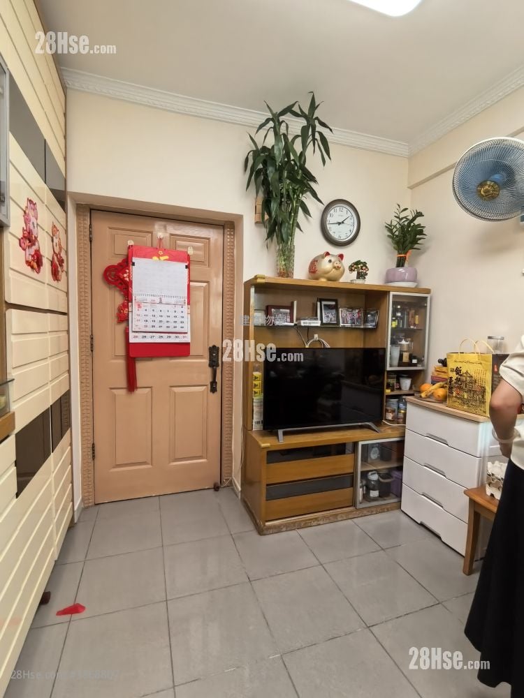 Tai Hang Building Sell 2 Bedrooms , 1 Bathroom
