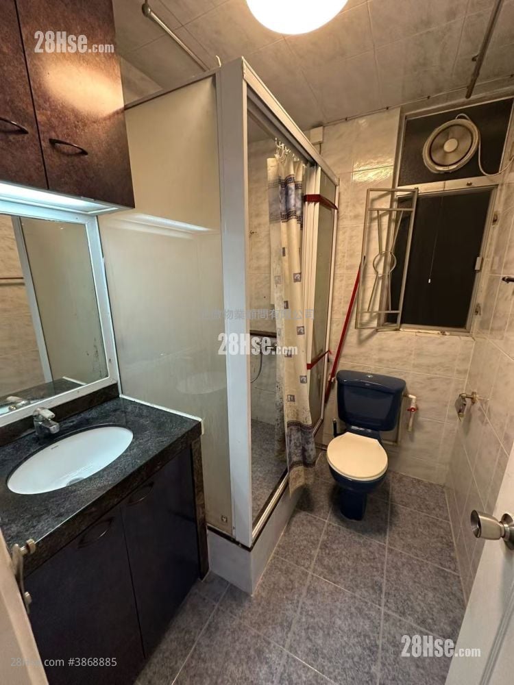 Charming Garden Sell 2 Bedrooms , 1 Bathroom 431 ft²
