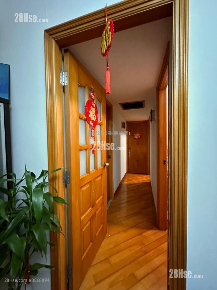Bauhinia Garden Sell 3 Bedrooms , 2 Bathrooms 590 ft²