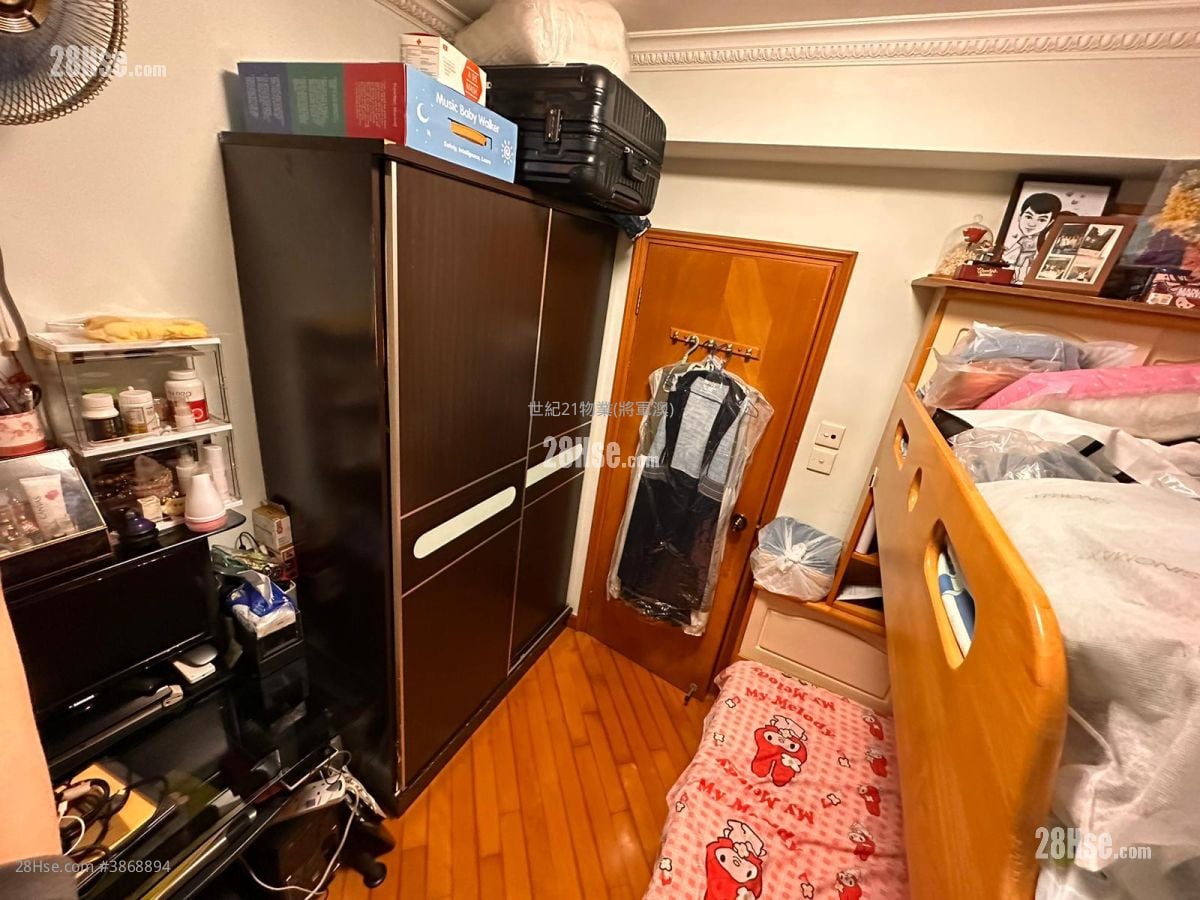 Bauhinia Garden Sell 3 Bedrooms , 2 Bathrooms 590 ft²