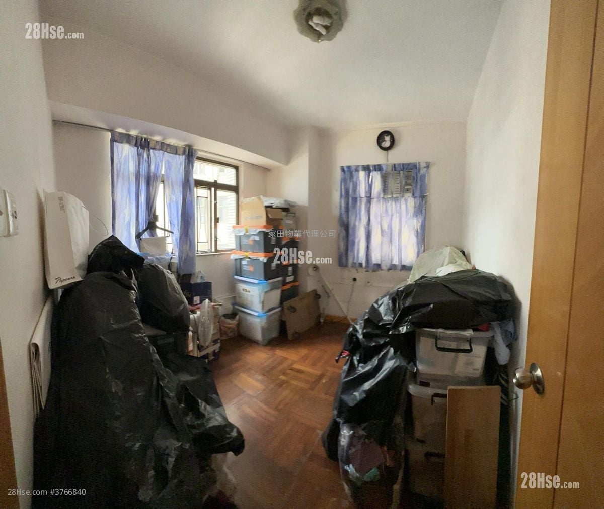 Yan On Building Sell 3 Bedrooms