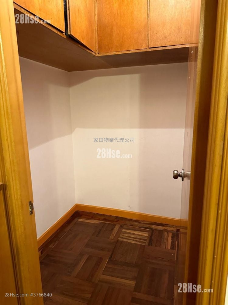 Yan On Building Sell 3 Bedrooms