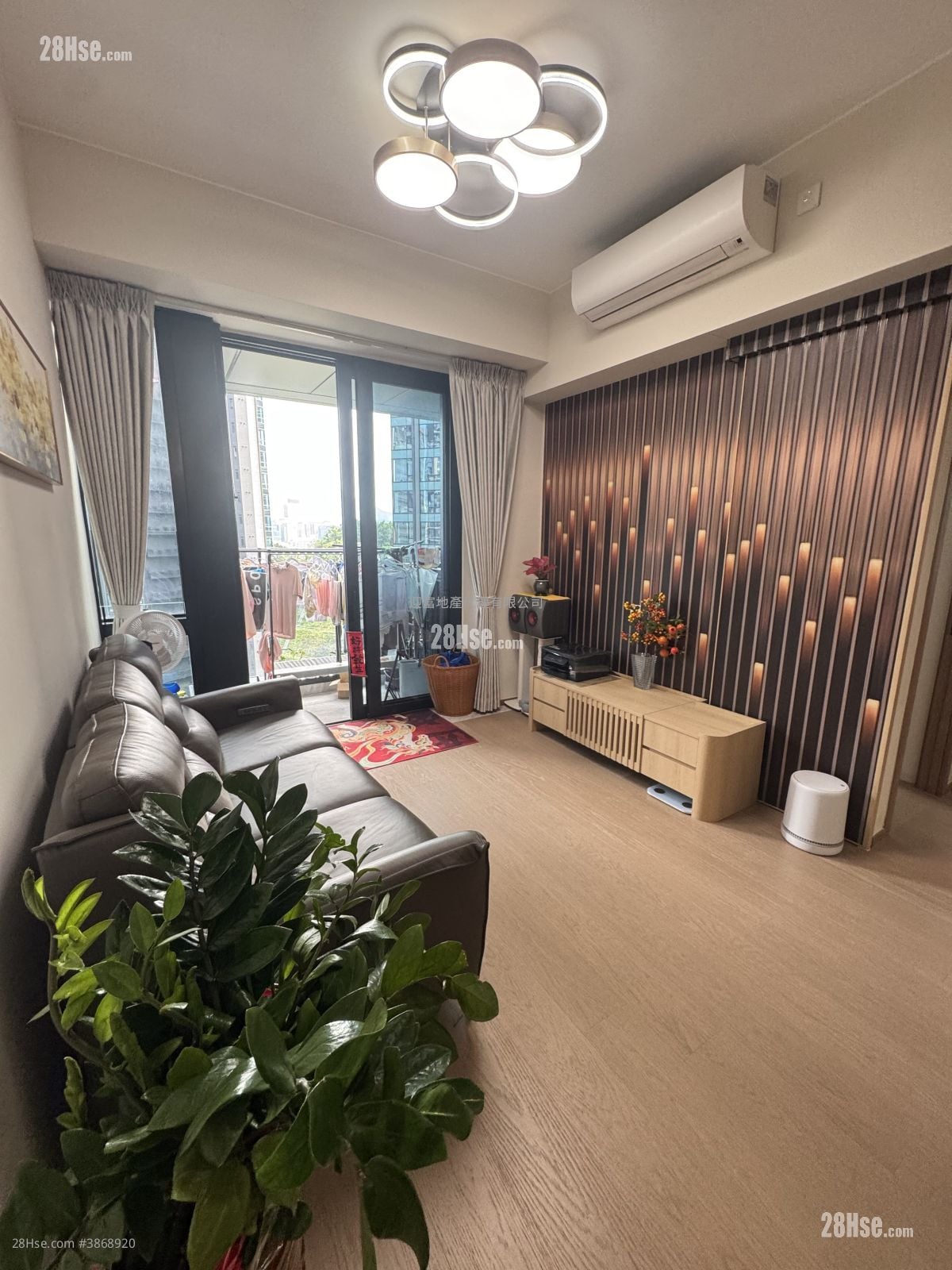 Onmantin Sell 5+ Bedrooms , 3 Bathrooms 783 ft²