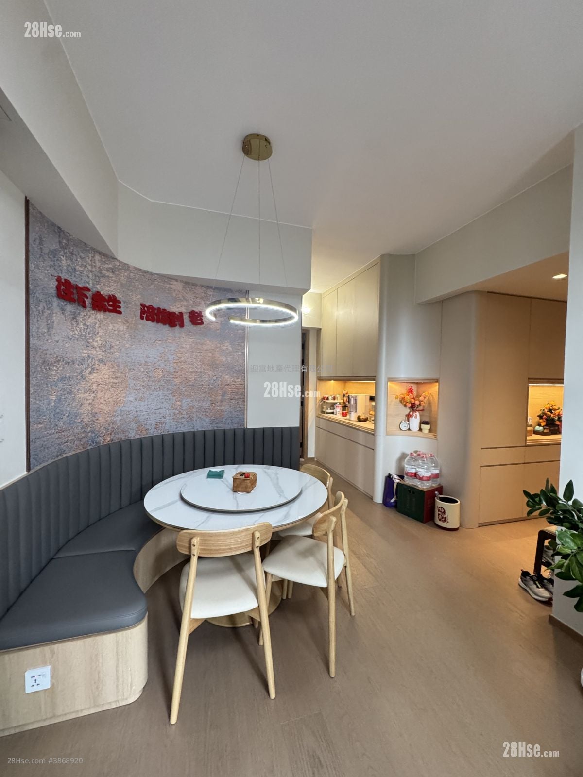 Onmantin Sell 5+ Bedrooms , 3 Bathrooms 783 ft²