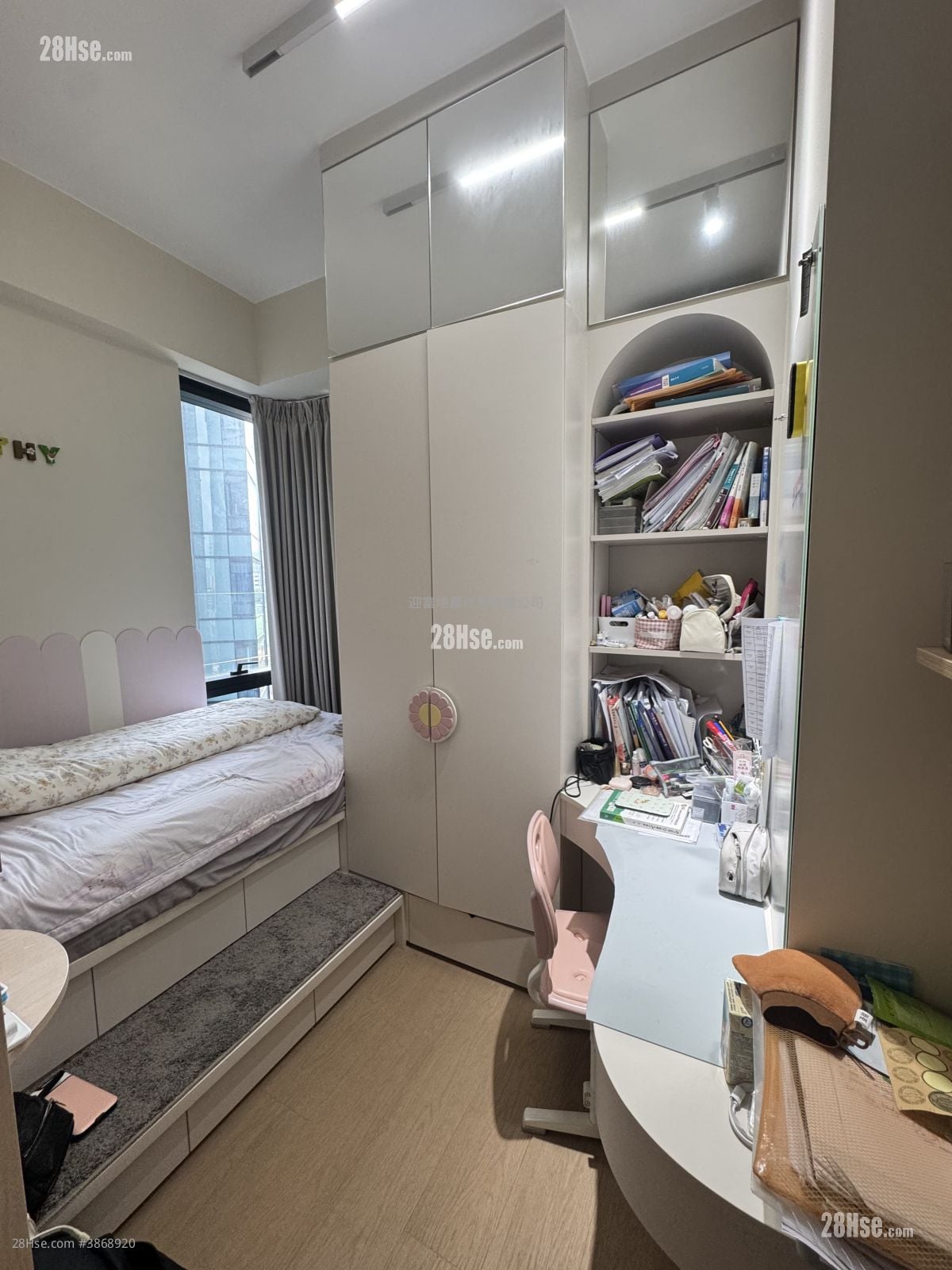 Onmantin Sell 5+ Bedrooms , 3 Bathrooms 783 ft²