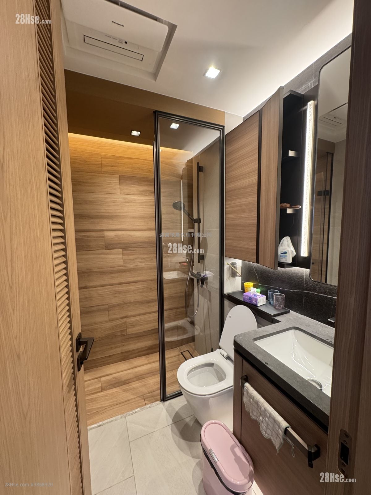 Onmantin Sell 5+ Bedrooms , 3 Bathrooms 783 ft²
